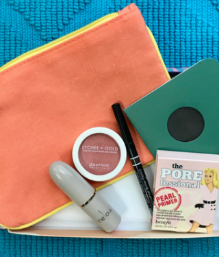 ipsy makeup bag contents