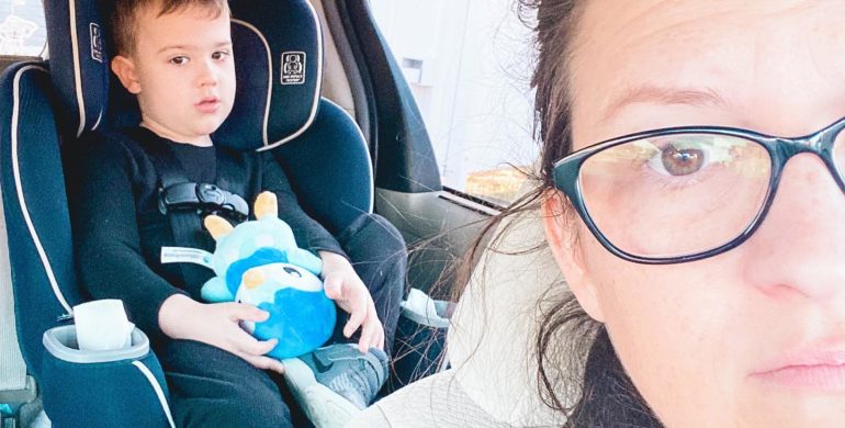 mother in car with preschool child with thoughts due to anxiety