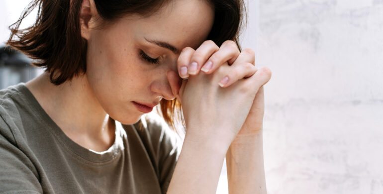 woman praying-why doesn't god heal depression