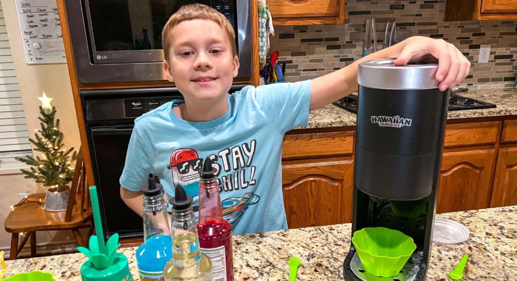 kids with shaved ice machine christmas gift