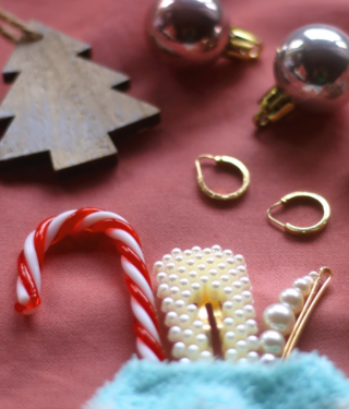 christmas accessories as stocking stuffers for women