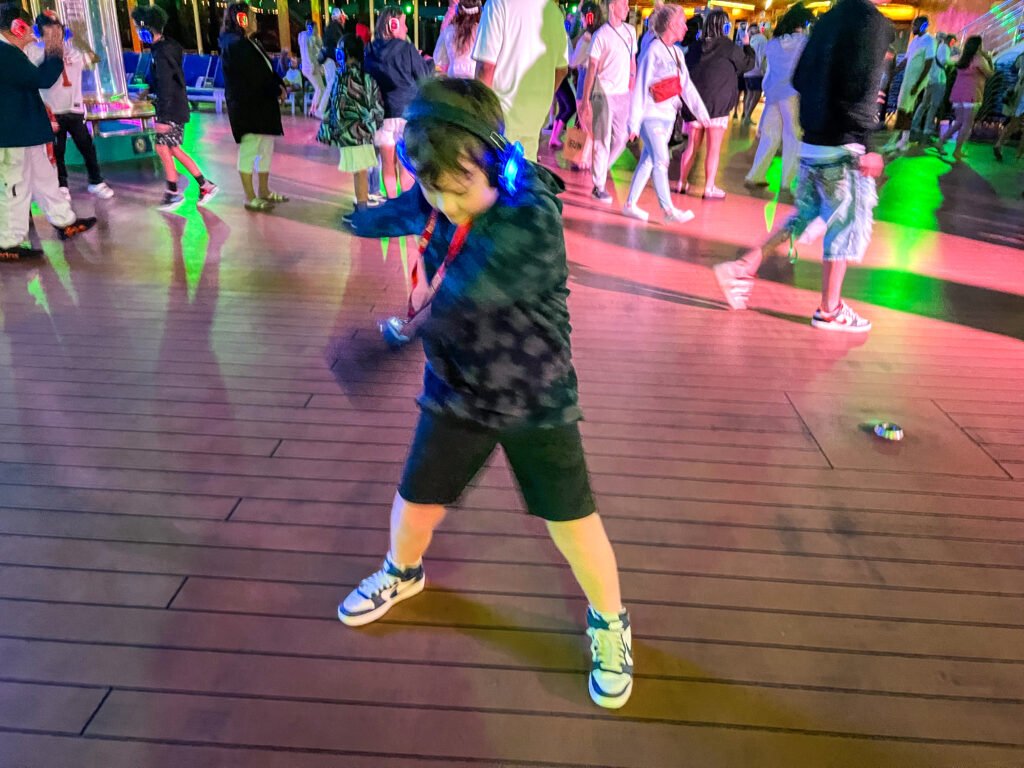 carnival cruise silent dance party